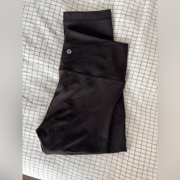 Black Cropped Lululemon Wunder Under Pant - Picture 4 of 8